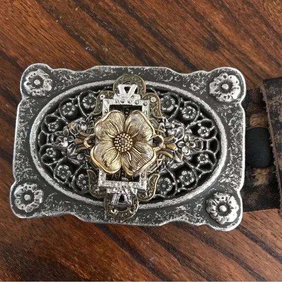 ▪️Handmade Leather Belt with Decorative Buckle